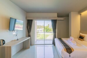 Superior Triple Room | In-room safe, desk, blackout drapes, free WiFi