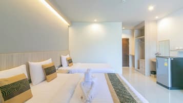 Superior Triple Room | In-room safe, desk, blackout curtains, free WiFi