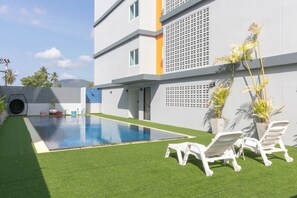Kolam renang outdoor