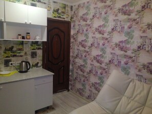 베이직 스튜디오 | 책상, 다리미/다리미판, 무료 간이 침대, 무료 WiFi