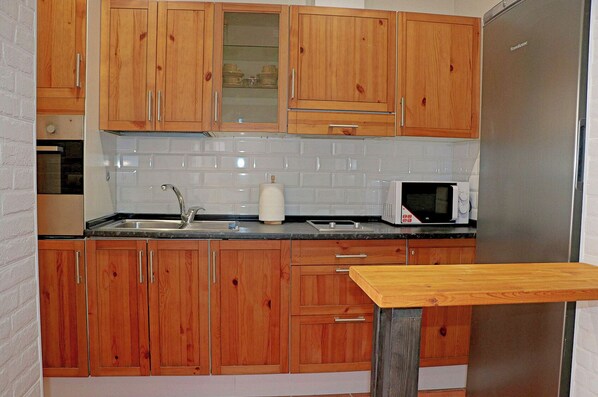 Refrigerador, microondas, horno, placa de cocina
