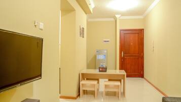 Apartamento, 2 quartos | Opções para refeição no quarto