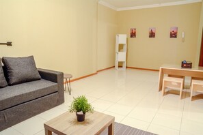 Interior - 3 Bedrooms Apartment Grand Palace Kemayoran by Travelio (Jakarta)