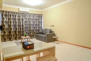 Living area - 3 Bedrooms Apartment Grand Palace Kemayoran by Travelio (Jakarta)