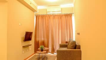 Apartment, 3 Bedrooms | Living room | Flat-screen TV