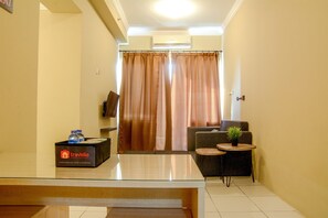 Interior - 3 Bedrooms Plus Apartment Grand Palace by Travelio (Jakarta)