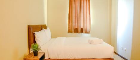 Apartment, 3 Bedrooms | 3 bedrooms, desk, iron/ironing board, bed sheets