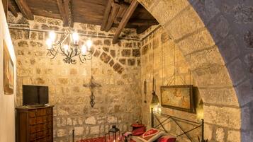 Apartment, 2Â Schlafzimmer | 1 Schlafzimmer, hochwertige Bettwaren, Schreibtisch