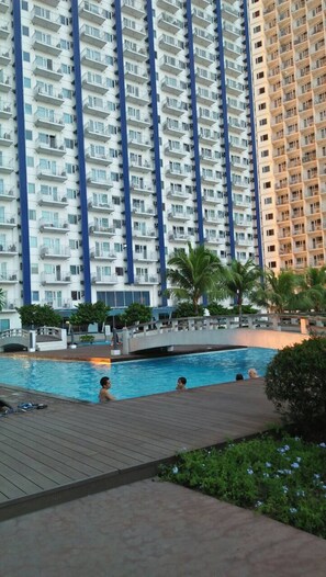 Innilaug, 5 útilaugar