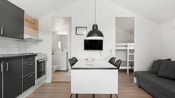 Family Cabin | Private kitchen | Fridge, stovetop, coffee/tea maker, electric kettle