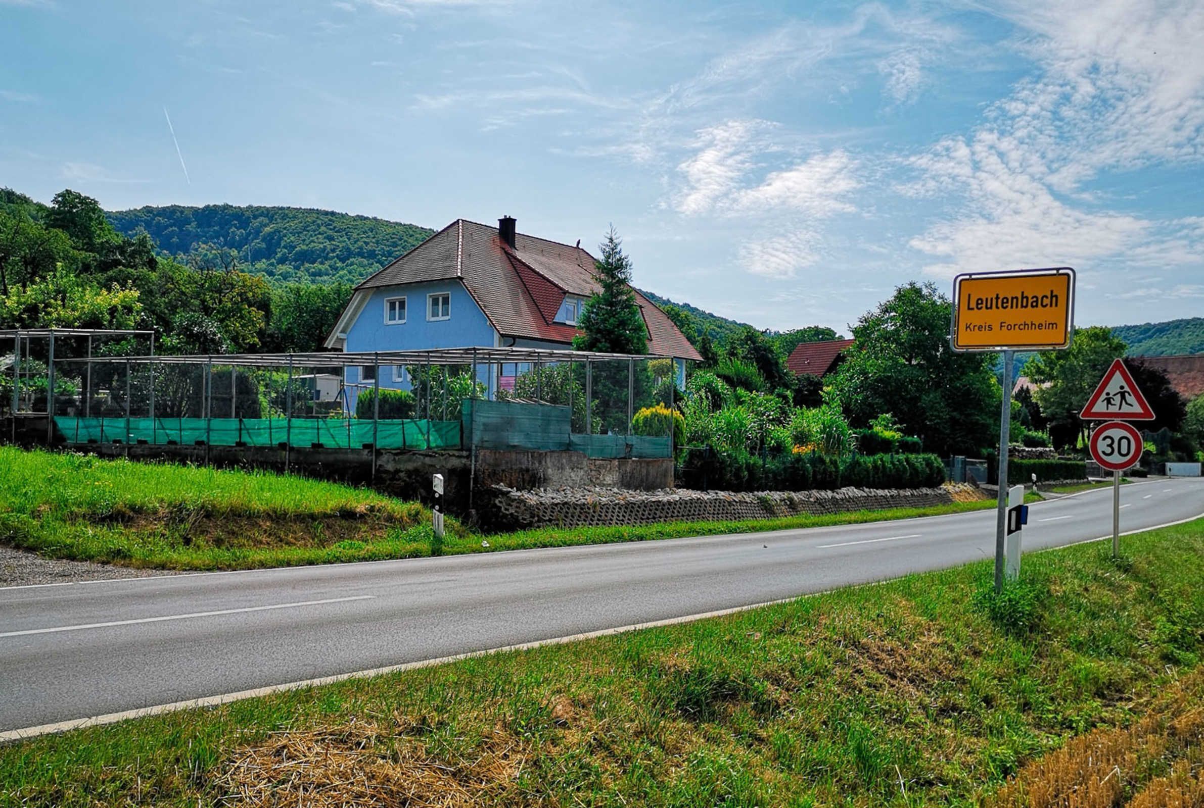 Linke Seite Ortseinfahrt Ferienwohnung Walberlablick