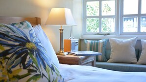 Kamar Double (Room2) | Seprai katun Mesir, seprai premium, dan bantalan ekstra lembut