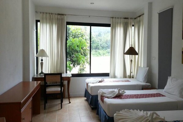 2-Bedroom Deluxe Suite  | 1 多间卧室、遮光窗帘、免费 WiFi