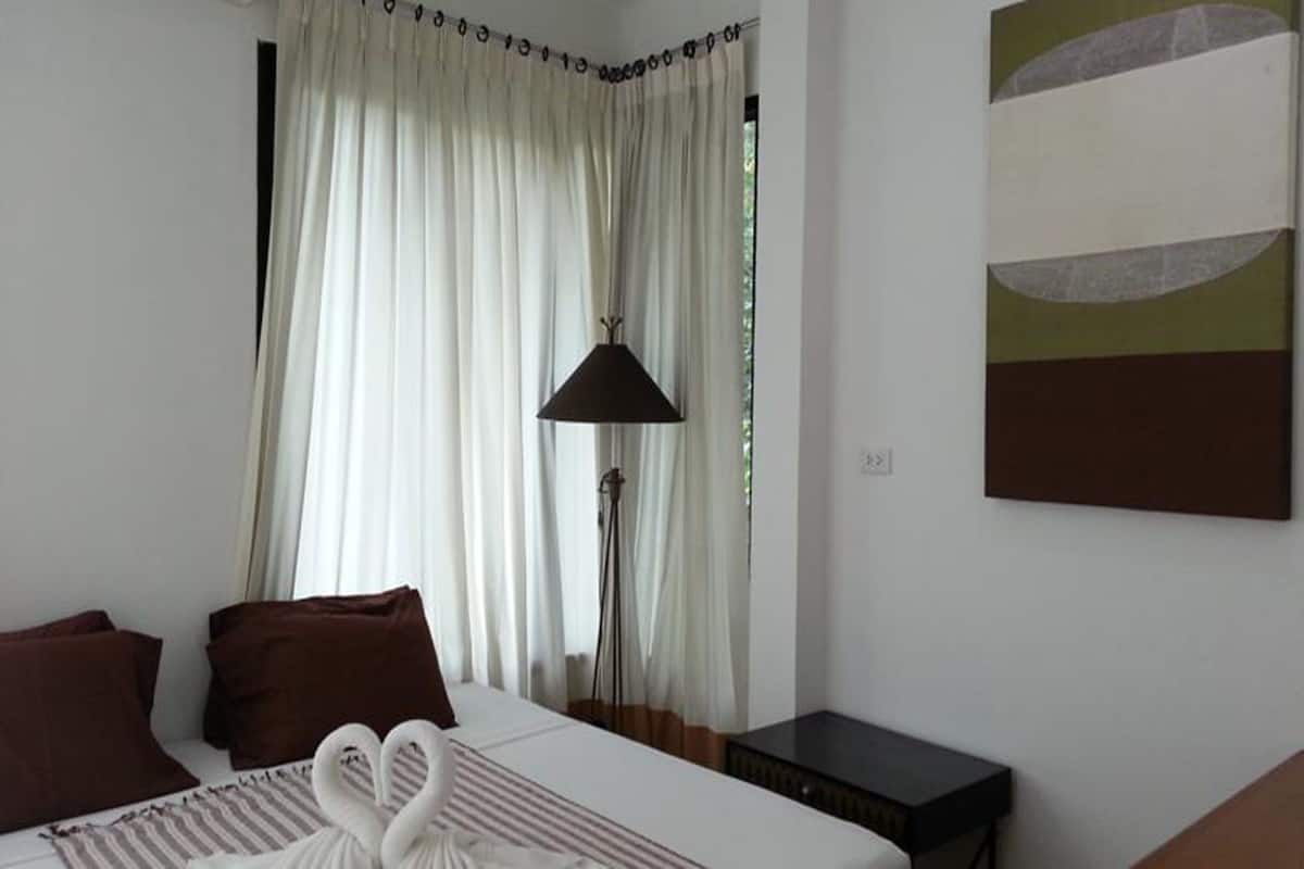 1 bedroom, blackout drapes, free WiFi