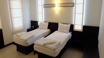 Basic Twin Room | Desk, free WiFi