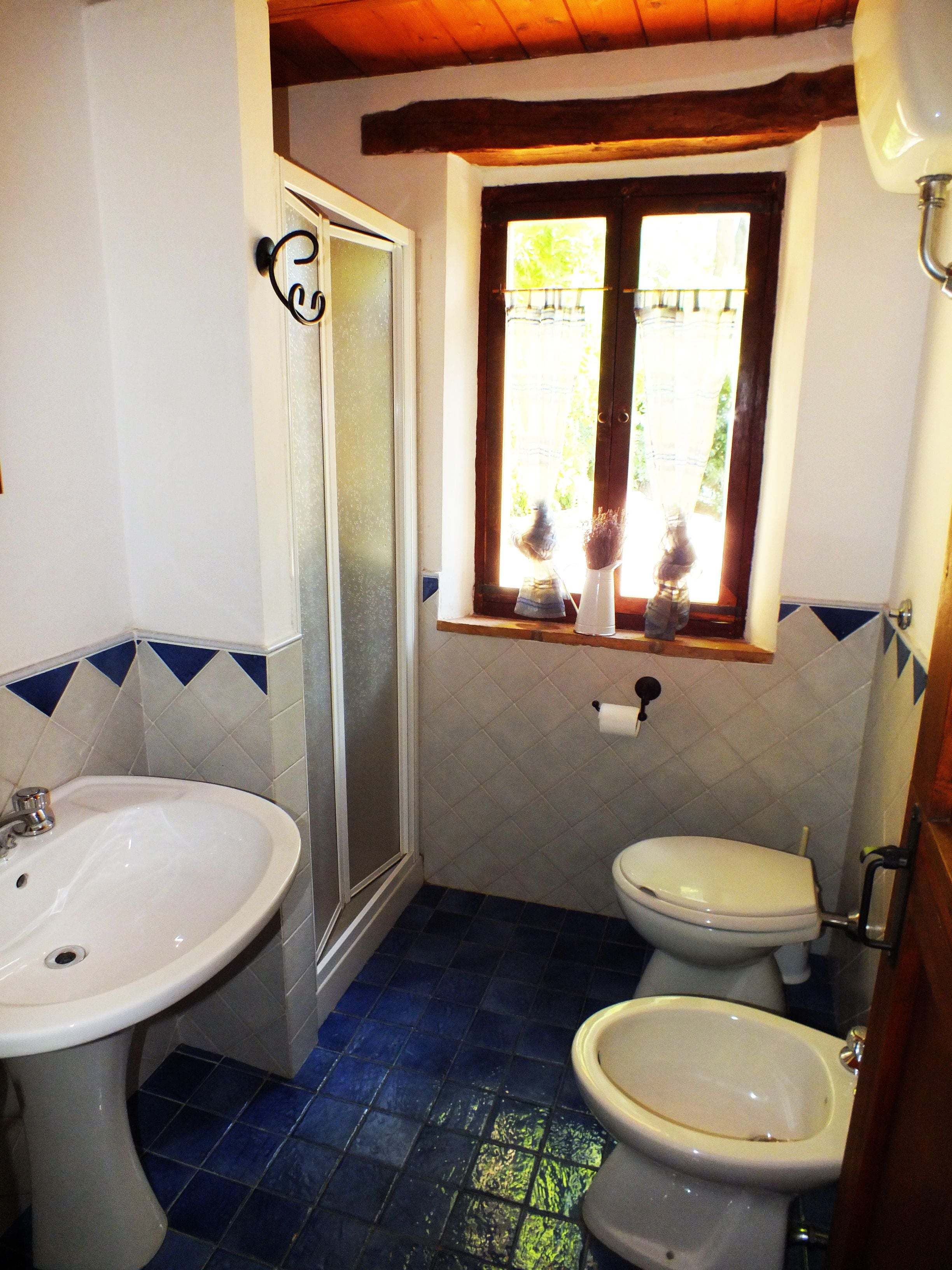Exclusive Apartment, 3 Bedrooms | Bathroom | Shower, free toiletries, hair dryer, bidet