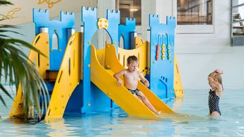 Piscine couverte, piscine extérieure (ouverte en saison)