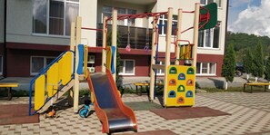 Área de juegos infantiles al aire libre