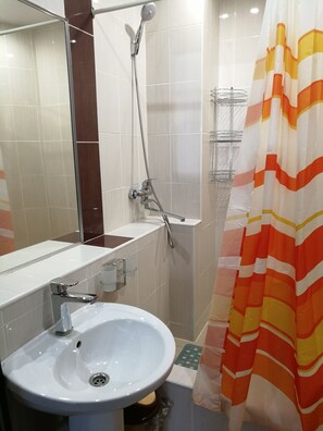 Basic Apartment | Bathroom shower - Family Apartments (Novomikhaylovskiy)