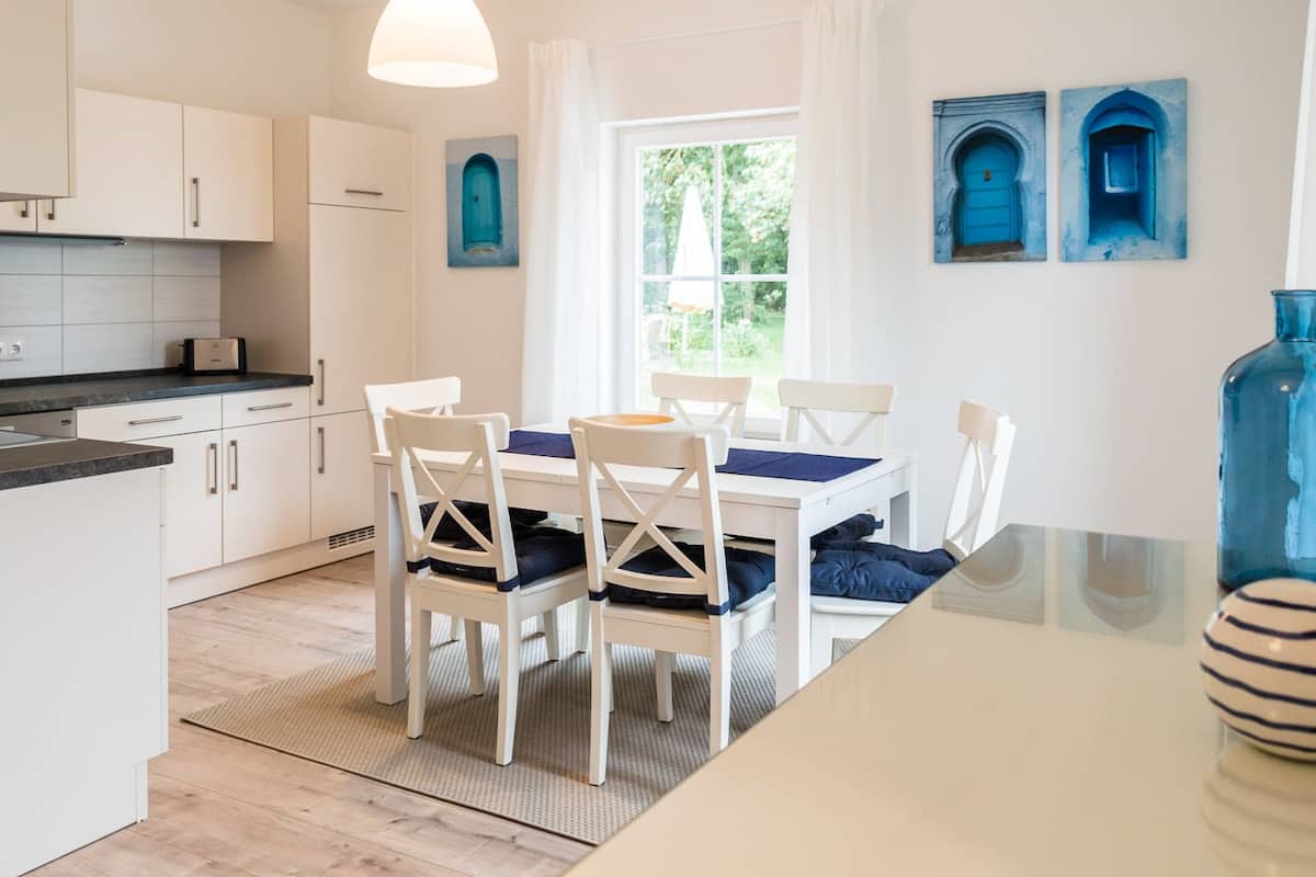 Apartment, 2 Schlafzimmer, Terrasse, Parkblick (Zinnowitz) | Essbereich im Zimmer