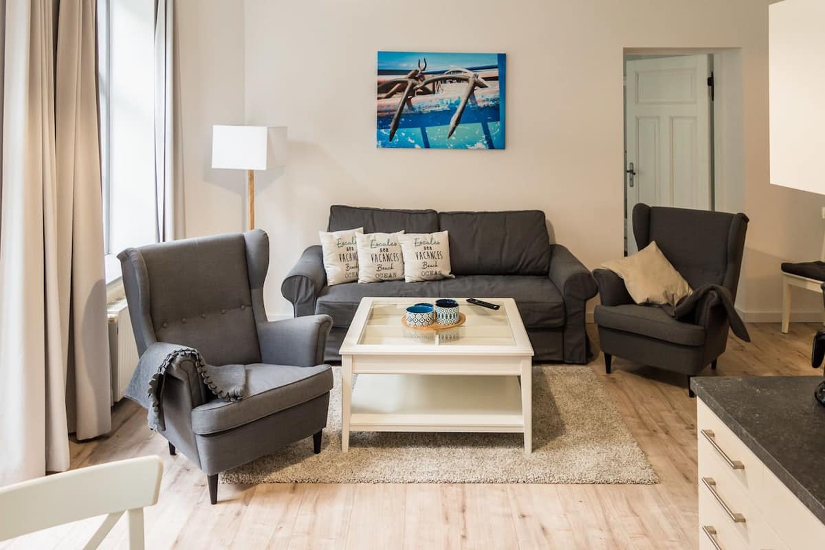 Ferienwohnung StralsundApartment, 2 Schlafzimmer, Terrasse, Erdgeschoss (Stralsund) | Wohnbereich | Flachbildfernseher