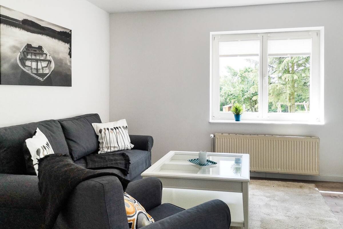 Ferienwohnung ZingstApartment, 1 Schlafzimmer, Terrasse, Erdgeschoss (Zingst) | Wohnbereich | Flachbildfernseher