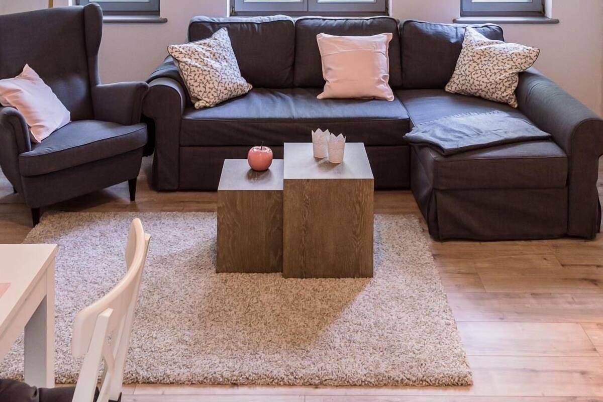 Ferienwohnung BinzApartment, 2 Schlafzimmer, Badewanne, Parkblick (Binz) | Wohnbereich | Flachbildfernseher