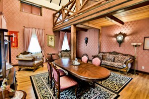 奢华复式 | 1 多间卧室、高档床上用品、客房内保险箱、特色装修