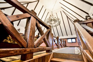 Dupleks Mewah | 1 kamar tidur, seprai premium, brankas, dan didekorasi berbeda-beda