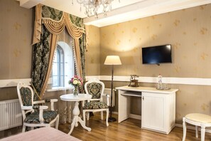 高级双人房 | 1 多间卧室、高档床上用品、客房内保险箱、特色装修