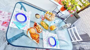 Petit déjeuner préparé à la commande compris tous les jours