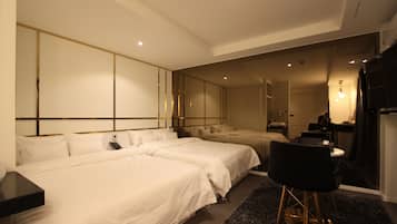 Royal suite | Luxe beddengoed, een bureau, een strijkplank/strijkijzer, gratis wifi