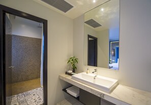 Deluxe Double Room | Bathroom - Natural House (Siem Reap)