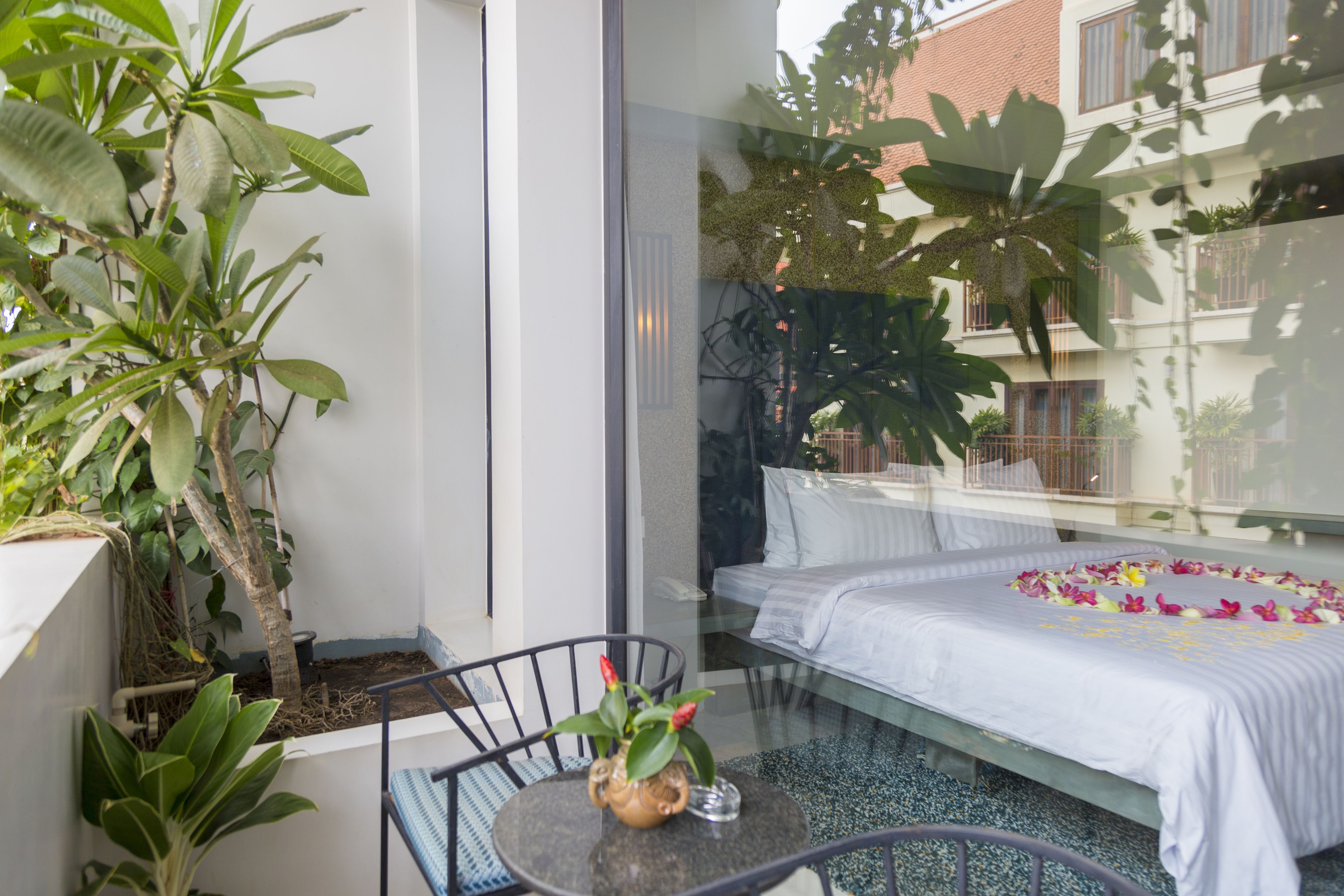 superior double room | minibar, in-room safe, desk, blackout curtains