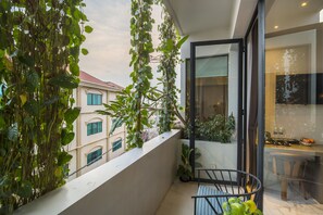 Deluxe Double Room | Minibar, in-room safe, desk, blackout curtains