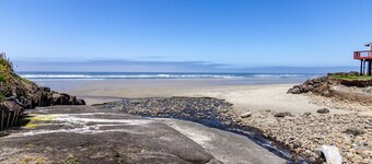 Romantic Studio Home with Ocean Views in Yachats!