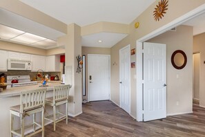 冰箱、微波炉、烤箱、炉灶