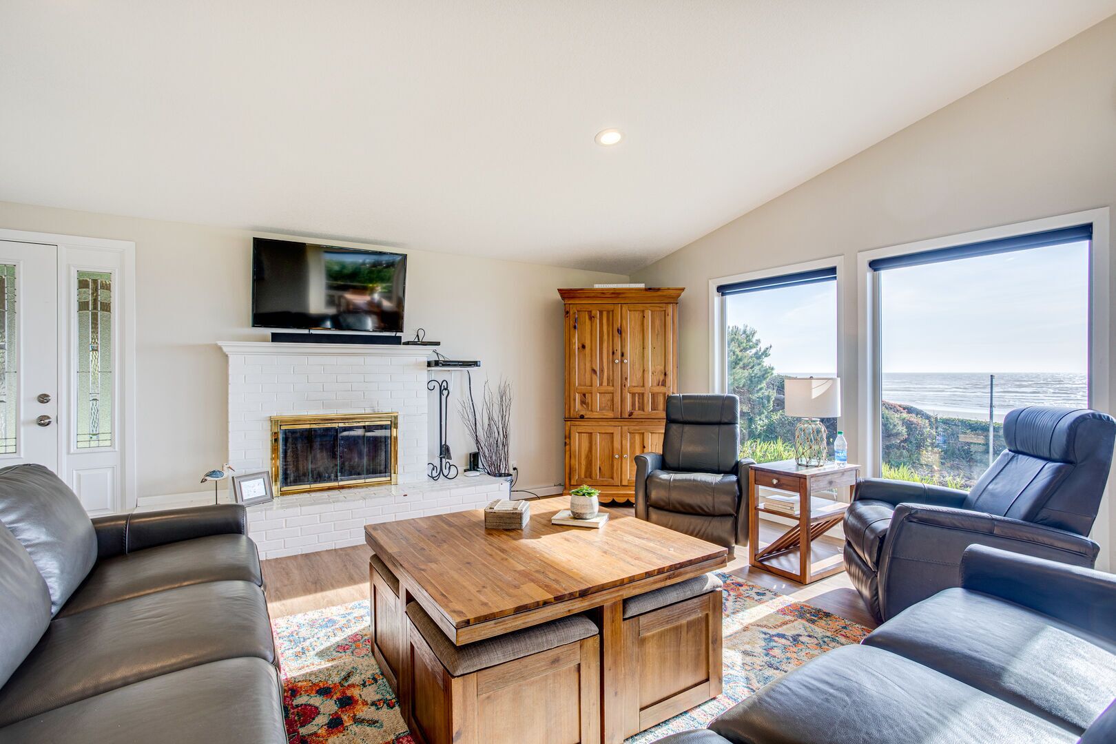 Ocean Front Home, Hot Tub & Miles of Sand to Explore!