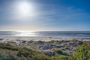På stranden