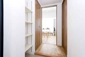 遮光布/窗簾、熨斗/熨衣板、免費無線上網、床單