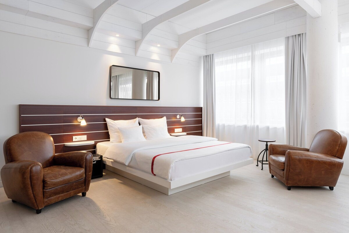 Premium bedding, in-room safe, desk, soundproofing