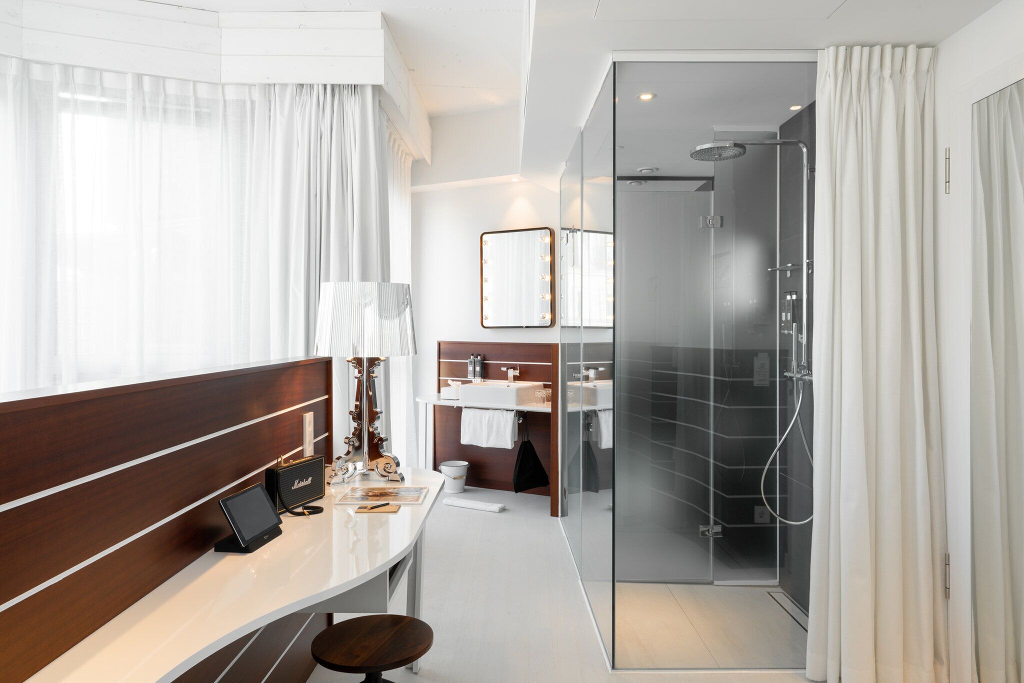 Dusche, Regendusche, Designer-Toilettenartikel, Haartrockner