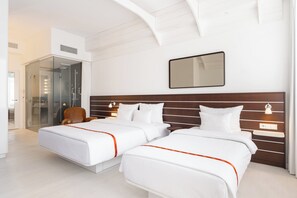 Shower, rainfall showerhead, designer toiletries, hair dryer - Ruby Lotti Hotel Hamburg by IHG (Hamburg)