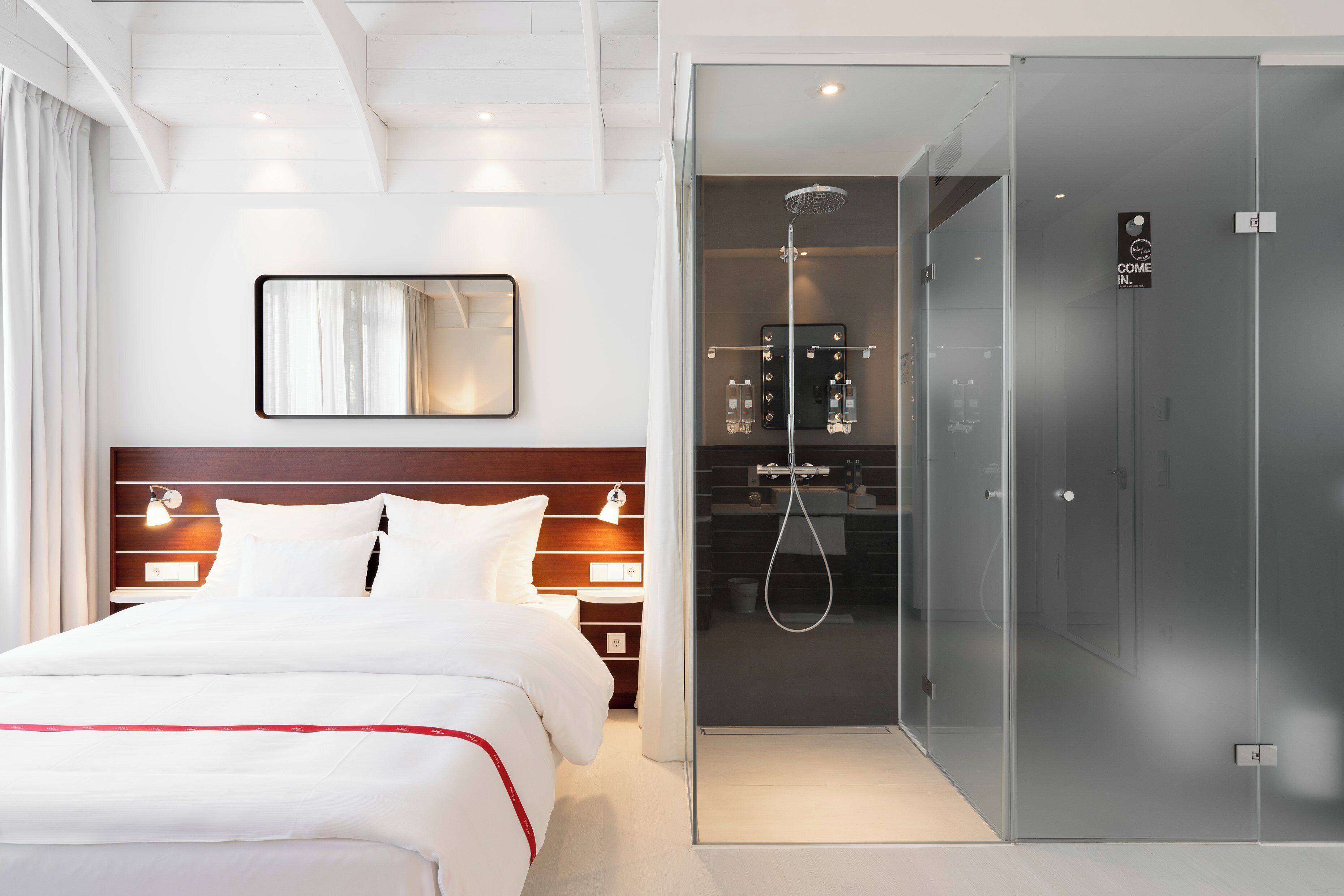 Lovely Room | Ropa de cama de alta calidad, caja fuerte, decoración individual