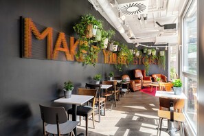 Sarapan Eropah setiap hari (EUR 24 seorang) 