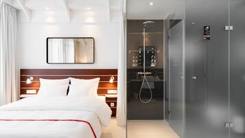 Quarto, 1 cama Queen (Lovely Room) | Roupas de cama premium, cofres nos quartos, individualmente decorados
