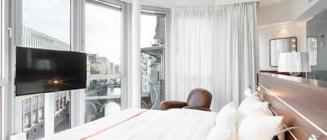 Room (Captain) | Premium bedding, in-room safe, individually decorated