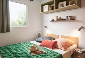 Comfort Mobile Home, 3 Bedrooms | 3 bedrooms, individually decorated, individually furnished - Camping Le Clos de Barbey (Bauduen)