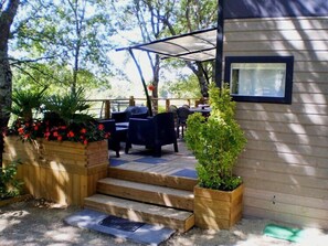 Luxury Mobile Home, 2 Bedrooms (Taos) | Terrace/patio - Camping Le Clos de Barbey (Bauduen)