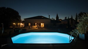 A swimming pool with a view of a building and a church in the background. - La Métairie du Clos Saint Louis (Montreal)